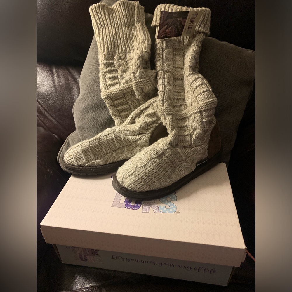 NWT The Original MUK LUKS.Size 7